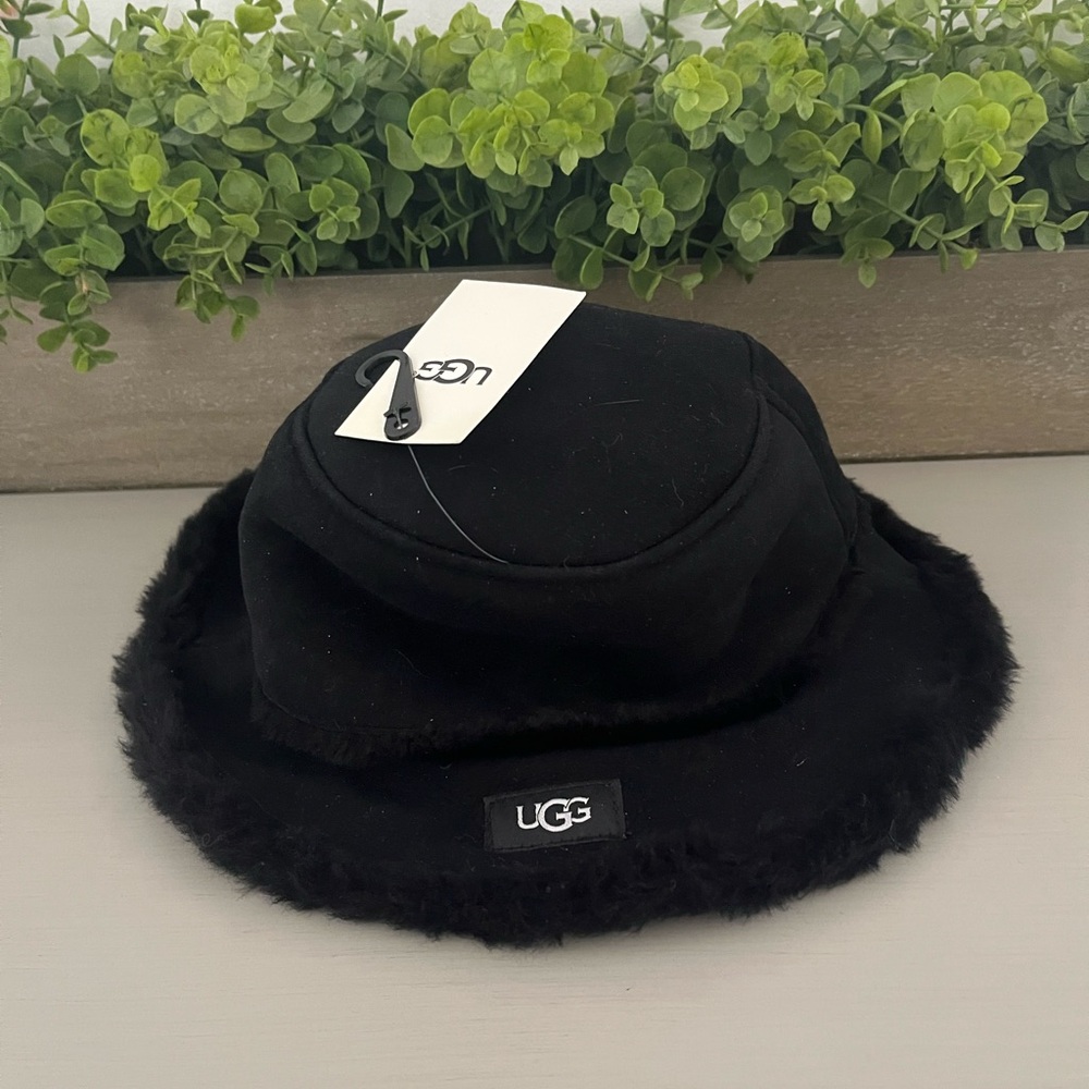 UGG Black Faux-Fur Trim Bucket Hat